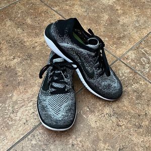 NIKE Free Run Flyknit